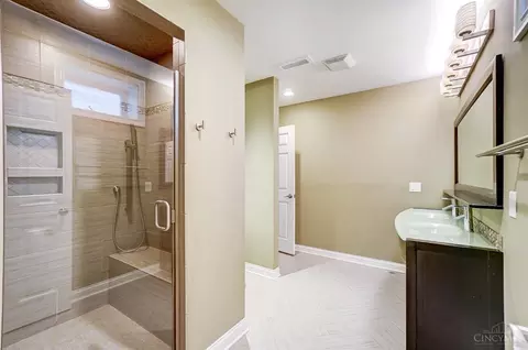 Bath - 7630 Keller Rd, Cincinnati, OH 45243 photo 8 of 8