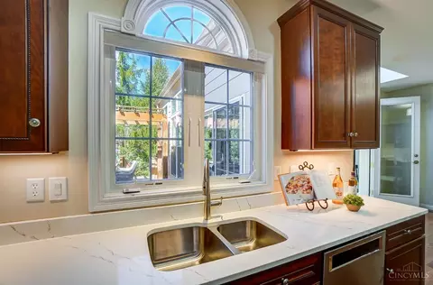 Kitchen - 7630 Keller Rd, Cincinnati, OH 45243 photo 3 of 7