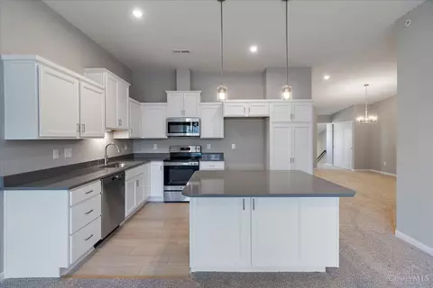 Kitchen - 685 Tradition Rdg, Cincinnati, OH 45245 photo 4 of 5