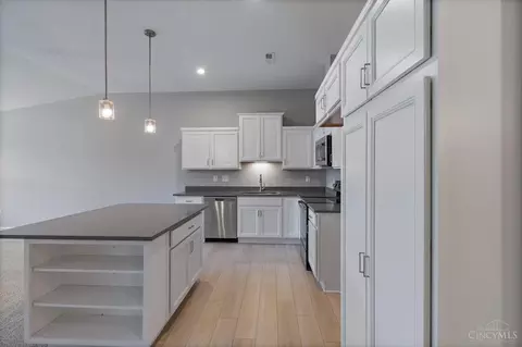 Kitchen - 685 Tradition Rdg, Cincinnati, OH 45245 photo 5 of 5