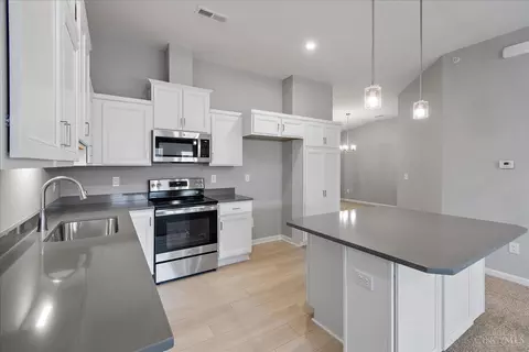 Kitchen - 685 Tradition Rdg, Cincinnati, OH 45245 photo 3 of 5