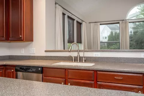Kitchen - 967 Oak Forest Dr, Morrow, OH 45152 photo 4 of 4