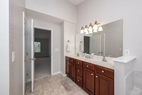Bath - 967 Oak Forest Dr, Morrow, OH 45152 photo 4 of 6