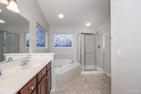 Bath - 967 Oak Forest Dr, Morrow, OH 45152 photo 5 of 6