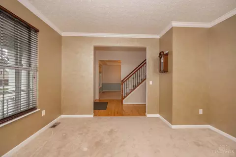 Living - 967 Oak Forest Dr, Morrow, OH 45152 photo 2 of 8