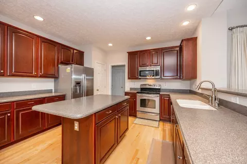 Kitchen - 967 Oak Forest Dr, Morrow, OH 45152 photo 2 of 4