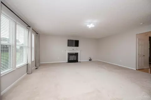 Living - 967 Oak Forest Dr, Morrow, OH 45152 photo 4 of 8