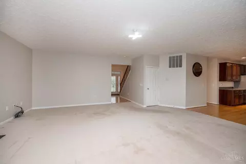 Living - 967 Oak Forest Dr, Morrow, OH 45152 photo 5 of 8