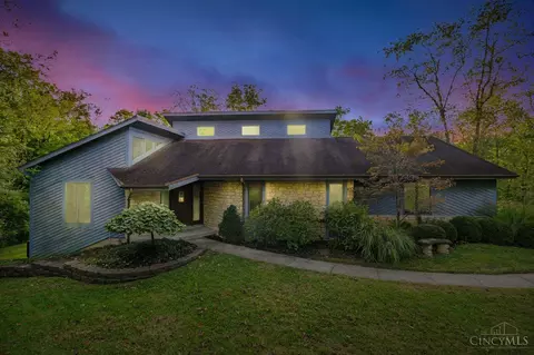 2557 Devils Backbone Rd, Cincinnati, OH 45233