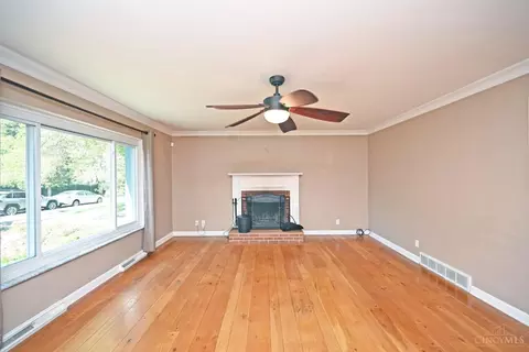 Living - 1702 Tiffany Ln, Cincinnati, OH 45230 photo 5 of 9