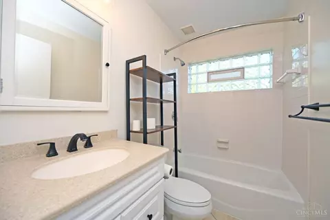 Bath - 1702 Tiffany Ln, Cincinnati, OH 45230 photo 4 of 6