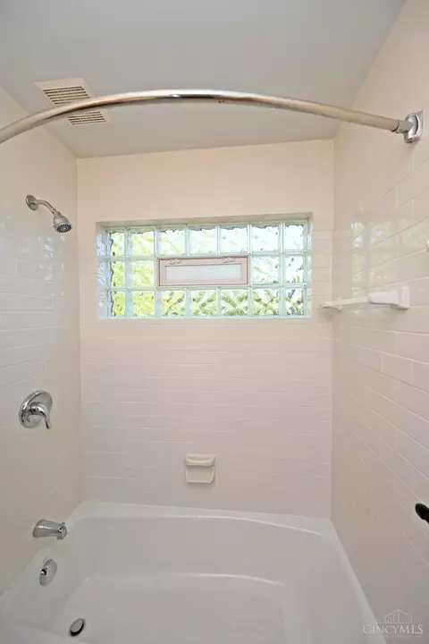 Bath - 1702 Tiffany Ln, Cincinnati, OH 45230 photo 6 of 6
