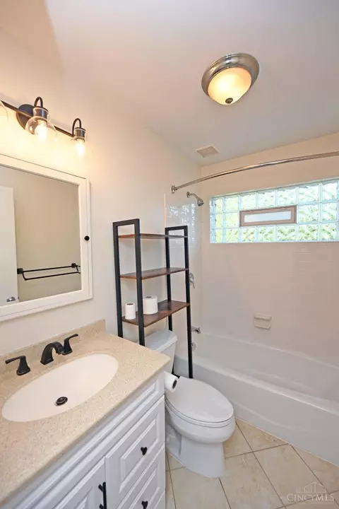 Bath - 1702 Tiffany Ln, Cincinnati, OH 45230 photo 5 of 6