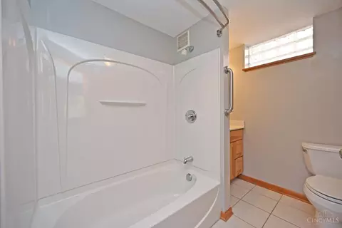 Bath - 1702 Tiffany Ln, Cincinnati, OH 45230 photo 2 of 6