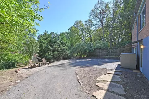 Exterior - 1702 Tiffany Ln, Cincinnati, OH 45230 photo 11 of 16