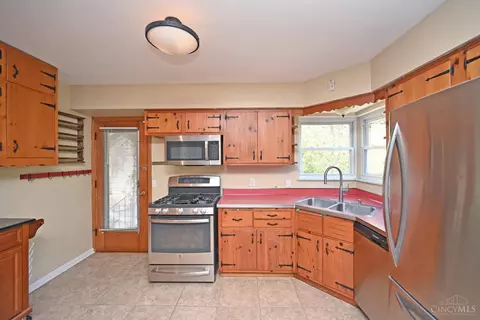 Kitchen - 1702 Tiffany Ln, Cincinnati, OH 45230 photo 1 of 8