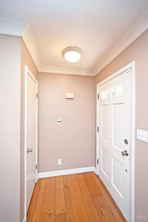 Entry Way - 1702 Tiffany Ln, Cincinnati, OH 45230 photo 2 of 5