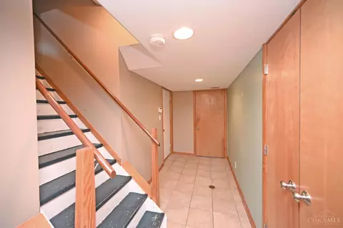Entry Way - 1702 Tiffany Ln, Cincinnati, OH 45230 photo 5 of 5