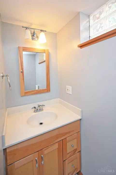 Bath - 1702 Tiffany Ln, Cincinnati, OH 45230 photo 3 of 6