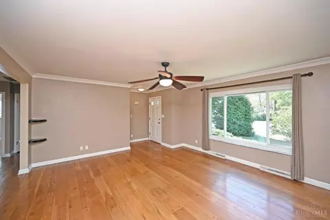 Living - 1702 Tiffany Ln, Cincinnati, OH 45230 photo 7 of 9