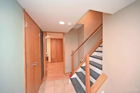 Entry Way - 1702 Tiffany Ln, Cincinnati, OH 45230 photo 4 of 5