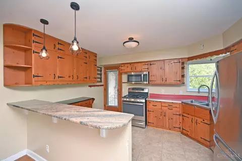 Kitchen - 1702 Tiffany Ln, Cincinnati, OH 45230 photo 2 of 8