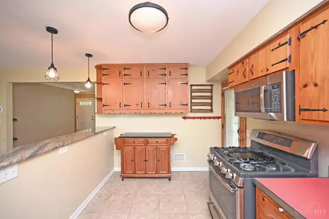 Kitchen - 1702 Tiffany Ln, Cincinnati, OH 45230 photo 4 of 8
