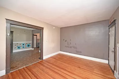 Living - 4509 Clearview Ave, Cincinnati, OH 45205 photo 2 of 3