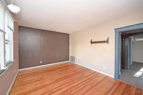 Living - 4509 Clearview Ave, Cincinnati, OH 45205 photo 3 of 3