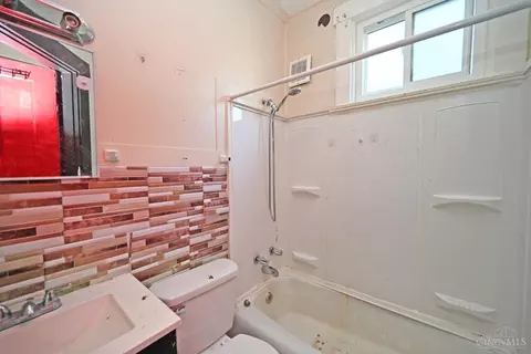 Bath - 4509 Clearview Ave, Cincinnati, OH 45205 photo 1 of 2