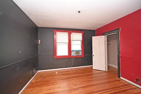 Bedroom - 4509 Clearview Ave, Cincinnati, OH 45205 photo 2 of 7