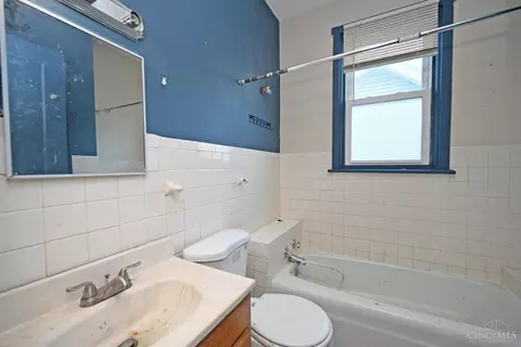 Bath - 4509 Clearview Ave, Cincinnati, OH 45205 photo 2 of 2