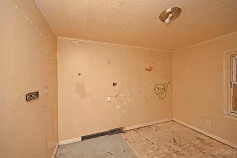 Bedroom - 114 Ridgeway Rd, Cincinnati, OH 45216 photo 1 of 7