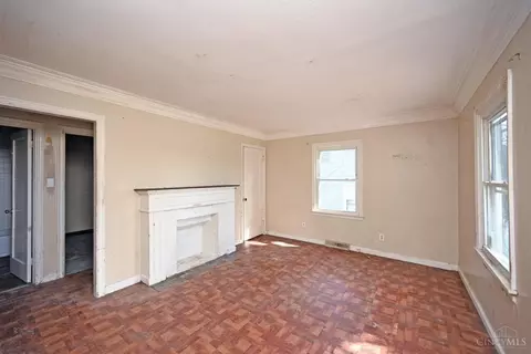 Living - 114 Ridgeway Rd, Cincinnati, OH 45216 photo 1 of 3