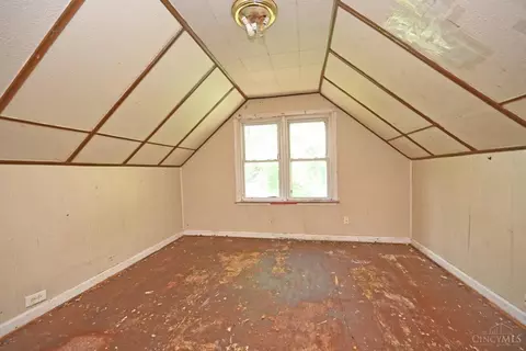 Bedroom - 114 Ridgeway Rd, Cincinnati, OH 45216 photo 7 of 7