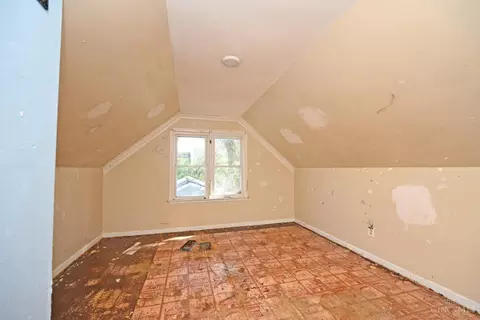 Bedroom - 114 Ridgeway Rd, Cincinnati, OH 45216 photo 6 of 7