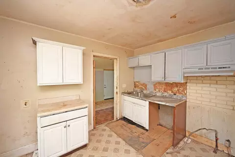 Kitchen - 114 Ridgeway Rd, Cincinnati, OH 45216 photo 2 of 2