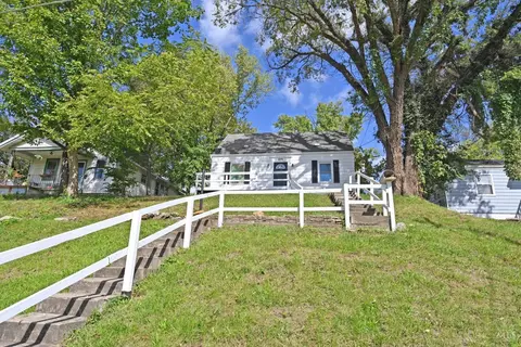 Exterior - 114 Ridgeway Rd, Cincinnati, OH 45216 photo 2 of 6