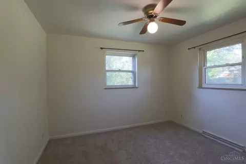 Bedroom - 1008 Pelican Dr, Cincinnati, OH 45231 photo 3 of 3
