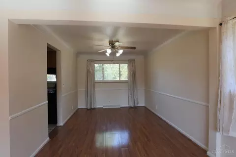 Living - 1008 Pelican Dr, Cincinnati, OH 45231 photo 4 of 6