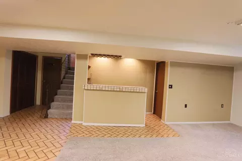 Living - 1008 Pelican Dr, Cincinnati, OH 45231 photo 6 of 6