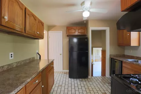 Kitchen - 1008 Pelican Dr, Cincinnati, OH 45231 photo 1 of 2