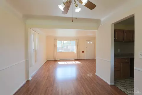 Living - 1008 Pelican Dr, Cincinnati, OH 45231 photo 5 of 6