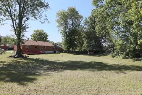 Exterior - 1008 Pelican Dr, Cincinnati, OH 45231 photo 3 of 5