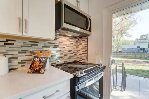 Kitchen - 1237 Oak Knoll Dr, Cincinnati, OH 45224 photo 5 of 7