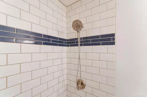 Bath - 1237 Oak Knoll Dr, Cincinnati, OH 45224 photo 7 of 8