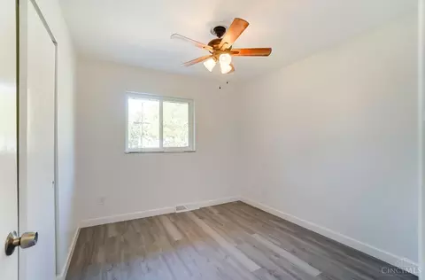 Bedroom - 1237 Oak Knoll Dr, Cincinnati, OH 45224 photo 6 of 7