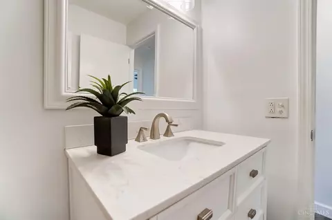 Bath - 1237 Oak Knoll Dr, Cincinnati, OH 45224 photo 4 of 8