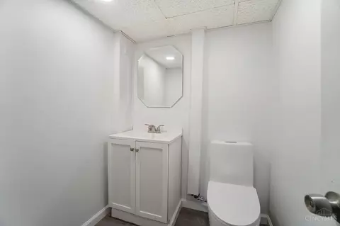 Bath - 1237 Oak Knoll Dr, Cincinnati, OH 45224 photo 8 of 8