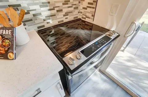 Kitchen - 1237 Oak Knoll Dr, Cincinnati, OH 45224 photo 6 of 7